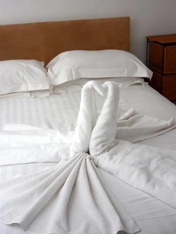 Churchills Inn & Rooms Bowness-on-Windermere Ngoại thất bức ảnh